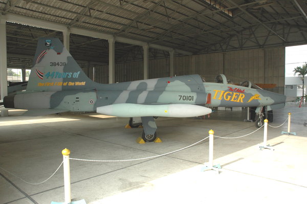 RTAF F-5B