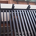 H型鋁鋼構+鋁格柵(古銅艷消色)含5清+5茶雙強化白膜膠合玻璃-天母中山北路6段-張公館.JPG