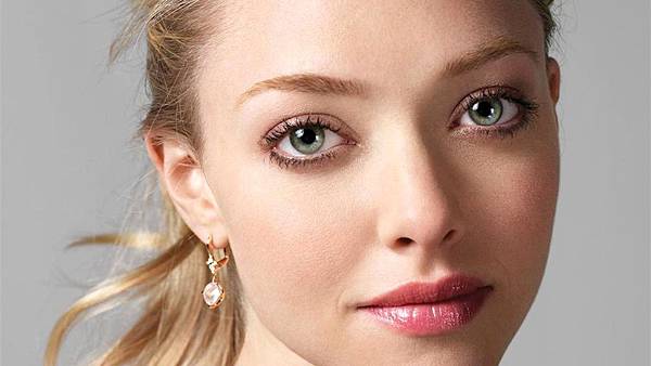 amanda-amanda-seyfried-33893041-1920-1080.jpg