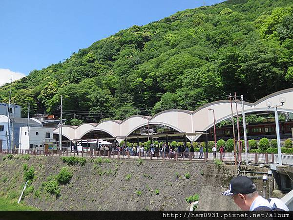 箱根登山電車(箱根湯本站)