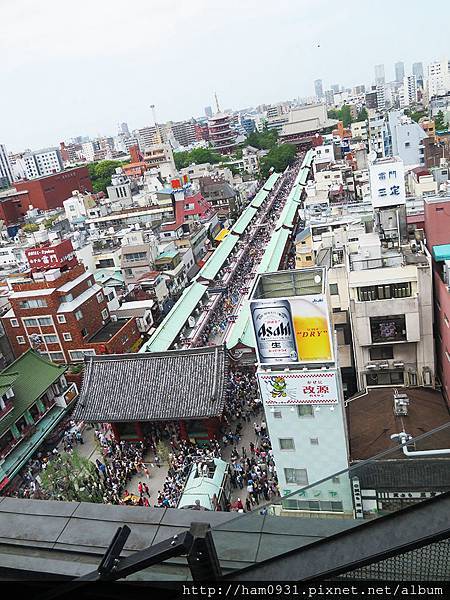 從民俗文化資料館往淺草觀音寺仲間世通商店街拍的畫面