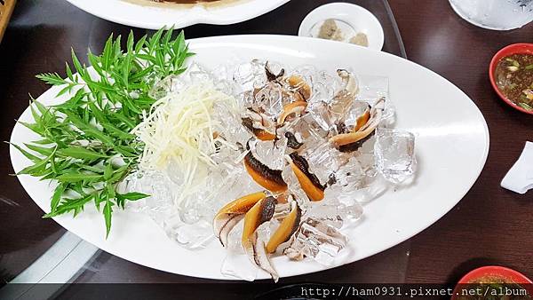 竹屋活山海台灣鱸鰻專賣店~肉質厚實有彈性，豐富膠原蛋白~愛美要多吃喔！