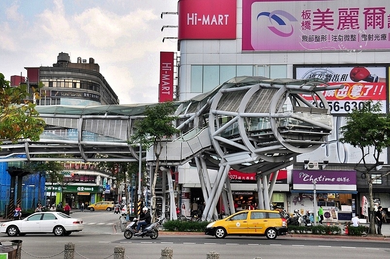 板橋府中站天橋