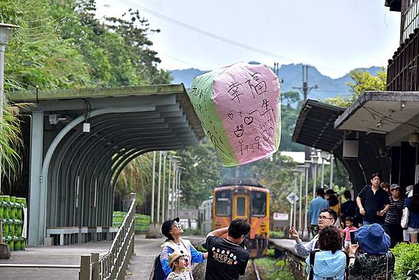 平溪車站放天燈