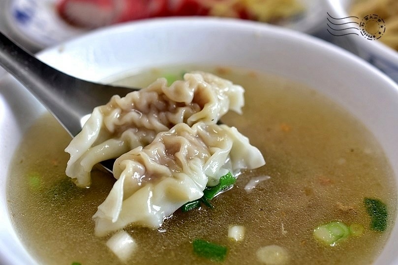 暖暖麵店餛飩湯湯