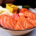 東港華僑市場:鮭魚丼飯