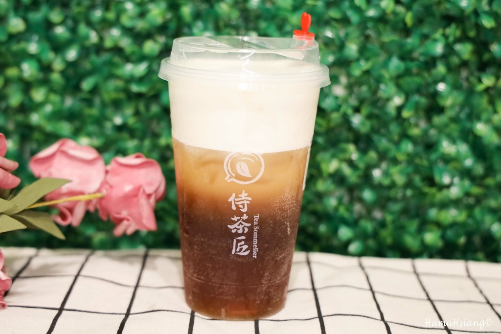 【食‧萬華】侍茶匠/期間限定！買豆乳奶蓋就送鬆軟瑪德蓮兩種口