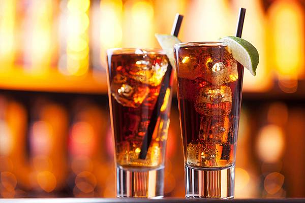 Long-Island-Ice-Tea-iStockphoto_000022388349_Medium.jpeg