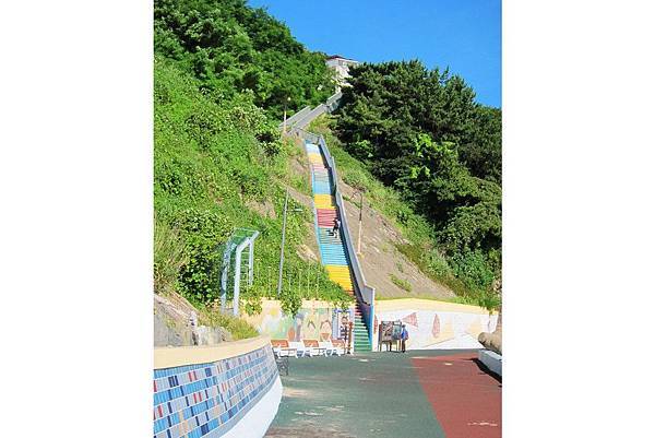 【夏天的釜山 ● 第二天】加德島壁畫村、南浦洞泡菜鍋 大督匠