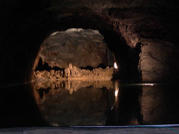 Seegrotte(地底湖)