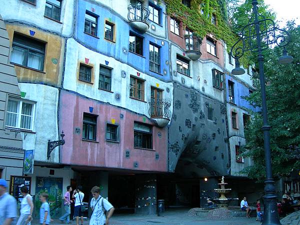 百水先生的建築作品