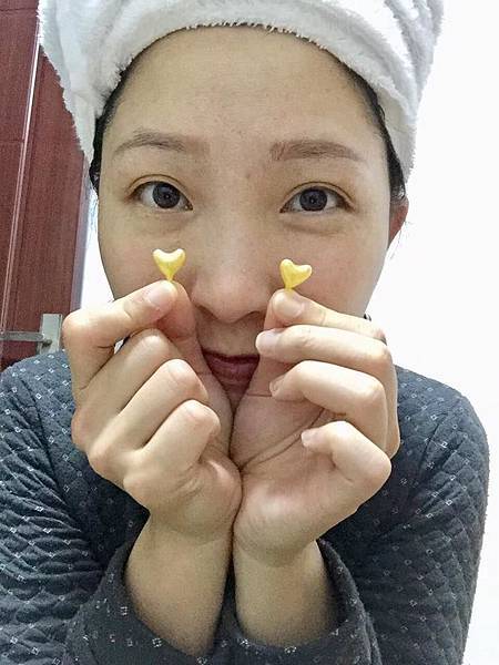 BC百匡,靚顏抗皺淡紋賦活油(百匡賦活膠囊),百匡賦活膠囊,
白龍膽花精萃可亮白撫平細紋與修護受傷肌膚,並高度保濕鎖水,延緩肌膚老化,一顆多種用途,強效版晚安面膜
,百匡賦活膠囊,百匡膠囊
