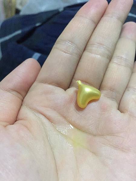 BC百匡,靚顏抗皺淡紋賦活油(百匡賦活膠囊),百匡賦活膠囊,
白龍膽花精萃可亮白撫平細紋與修護受傷肌膚,並高度保濕鎖水,延緩肌膚老化,一顆多種用途,強效版晚安面膜
,百匡賦活膠囊,百匡膠囊
