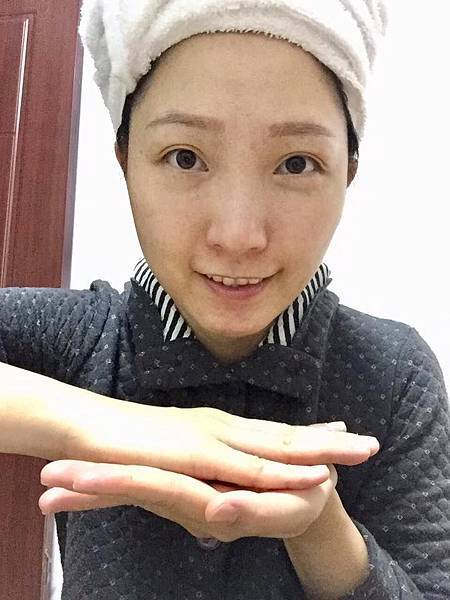 BC百匡,靚顏抗皺淡紋賦活油(百匡賦活膠囊),百匡賦活膠囊,
白龍膽花精萃可亮白撫平細紋與修護受傷肌膚,並高度保濕鎖水,延緩肌膚老化,一顆多種用途,強效版晚安面膜
,百匡賦活膠囊,百匡膠囊
