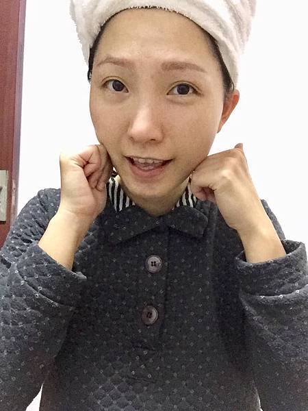 BC百匡,靚顏抗皺淡紋賦活油(百匡賦活膠囊),百匡賦活膠囊,
白龍膽花精萃可亮白撫平細紋與修護受傷肌膚,並高度保濕鎖水,延緩肌膚老化,一顆多種用途,強效版晚安面膜
,百匡賦活膠囊,百匡膠囊
