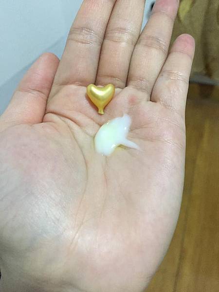 BC百匡,靚顏抗皺淡紋賦活油(百匡賦活膠囊),百匡賦活膠囊,
白龍膽花精萃可亮白撫平細紋與修護受傷肌膚,並高度保濕鎖水,延緩肌膚老化,一顆多種用途,強效版晚安面膜
,百匡賦活膠囊,百匡膠囊
