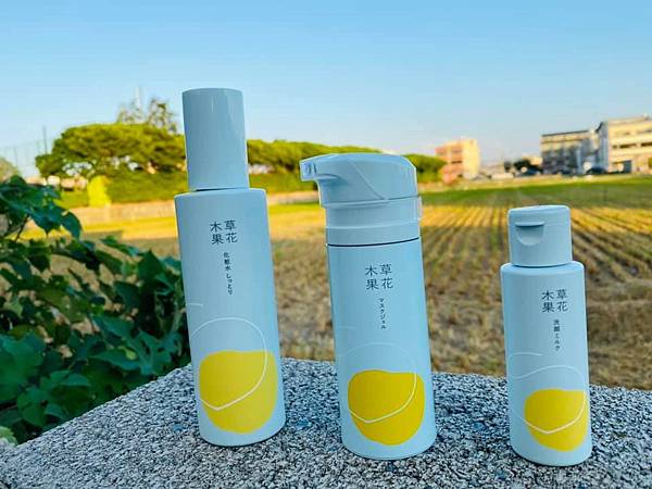 草木花果 竹芯櫻葉透亮潔面乳 竹芯櫻葉化妝水 竹芯櫻葉精華乳 想要肌膚保濕的首選產品組合喔 菁菁眼中的世界 草木花果 竹芯櫻葉透亮潔面乳 竹芯櫻葉化妝水 竹芯櫻葉精華乳 想要肌膚保濕的首選產品組合喔 菁菁眼中的世界