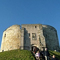 進入 Clifford Tower