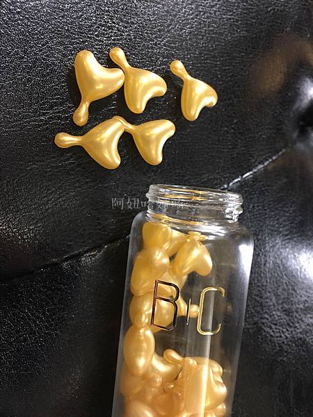 BC百匡,靚顏抗皺淡紋賦活油(百匡賦活膠囊),百匡賦活膠囊,
白龍膽花精萃可亮白撫平細紋與修護受傷肌膚,並高度保濕鎖水,延緩肌膚老化,一顆多種用途,強效版晚安面膜
,百匡賦活膠囊,百匡膠囊
