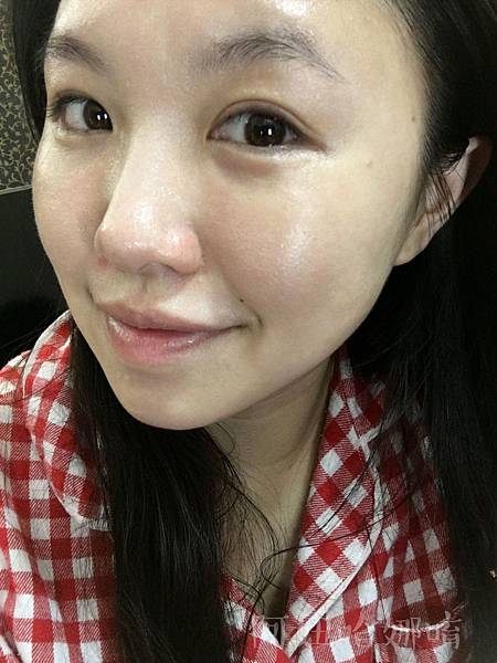 BC百匡,靚顏抗皺淡紋賦活油(百匡賦活膠囊),百匡賦活膠囊,
白龍膽花精萃可亮白撫平細紋與修護受傷肌膚,並高度保濕鎖水,延緩肌膚老化,一顆多種用途,強效版晚安面膜
,百匡賦活膠囊,百匡膠囊
