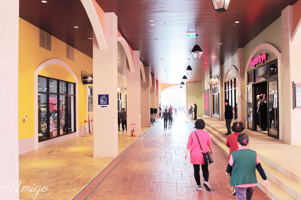 麗寶outlet