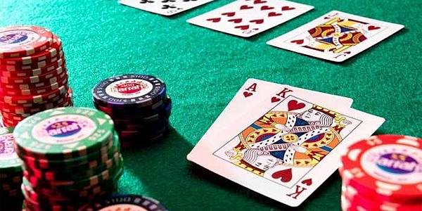 7 Taktik Membaca Kartu Lawan Dalam Poker Online.jpg