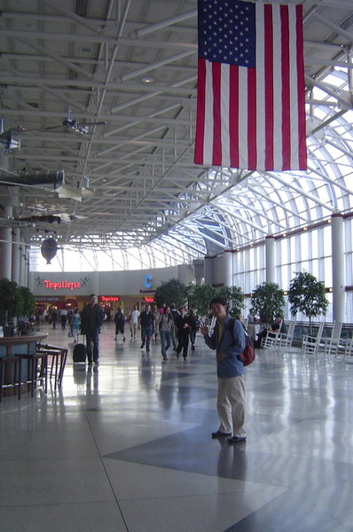 早晨6點的夏洛特機場很冷清