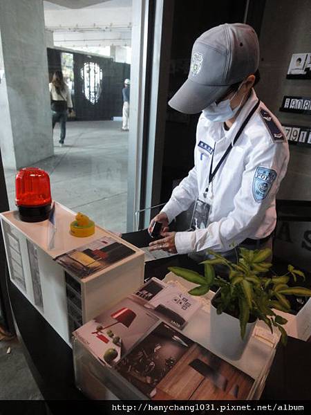 所有工作人員都穿上南區分局的制服