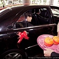 新郎倌下車要先摸橘子!!