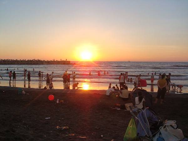 慢慢的落入水中