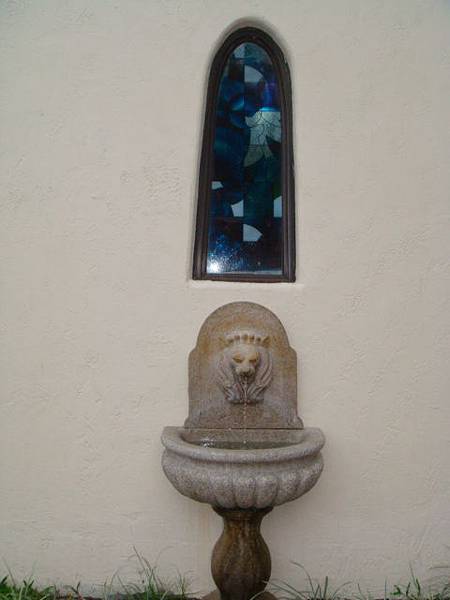 第9棟外的噴水池