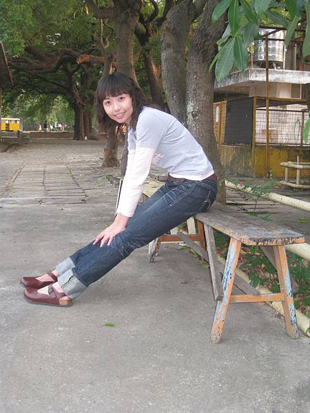 是老人在伸展吧..