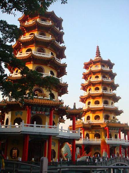 蓮池潭的龍虎塔