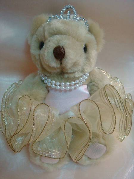 [婚禮小熊]--頭戴皇冠、珍珠項鍊的新娘小熊