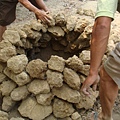 隔壁的土窯,大到可以裝人進去
