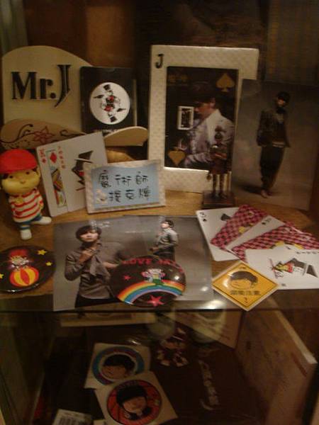 [MR.J]--現場還有展示杰倫商品