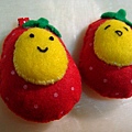 [不織布手作物]--鑰匙扣的草莓蛋雙胞胎