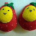 [不織布手作物]--鑰匙扣的草莓蛋雙胞胎