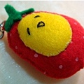 [不織布手作物]--這顆草莓蛋的表情很可愛.bmp