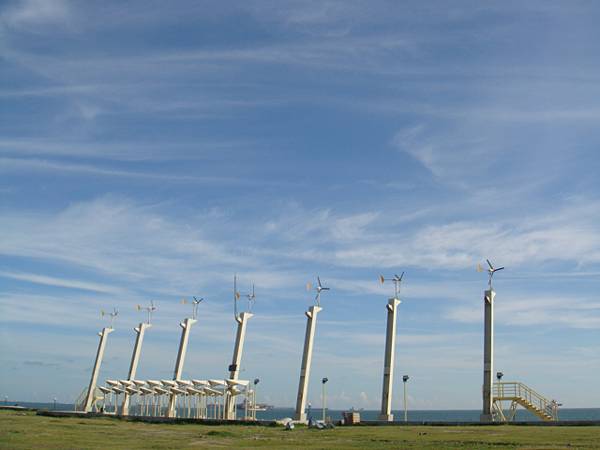 藍天下的大風車