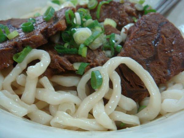[左營犇牛肉麵]--這拉麵很合我的味!