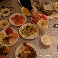 看看我們滿桌的菜