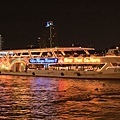 這一艘就是我們要坐的~~ Chao Phraya Princess III