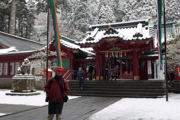 山中 雪景裡的神社