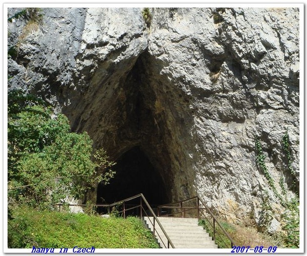 0809石灰岩洞穴入口.jpg