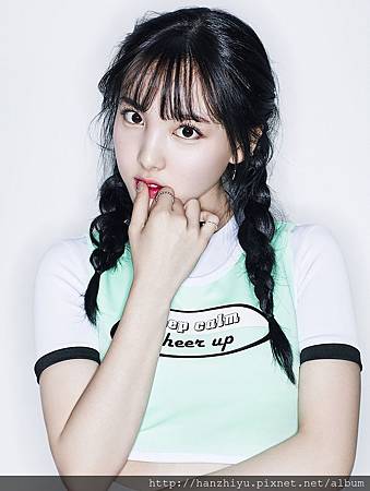 NaYeon-.jpg NaYeon-.jpg