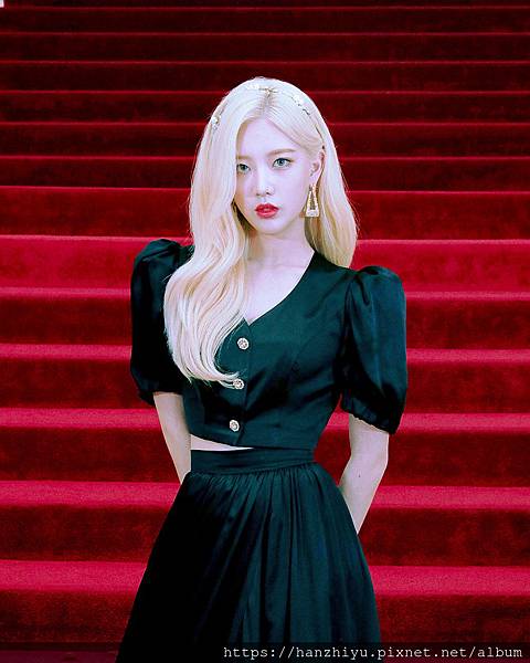 Kim Lip.jpg