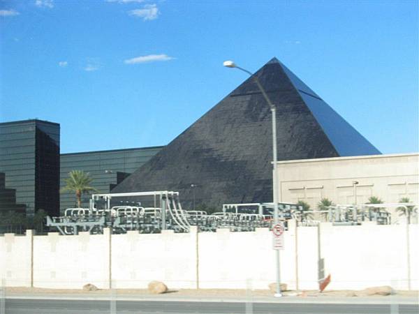 第二天住的金字塔飯店