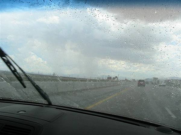 在沙漠中遇到擂雨