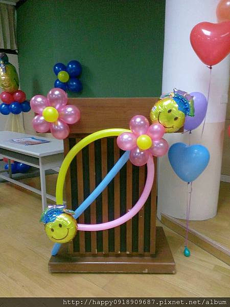 H02F10 畢業Smile講桌氣球布置
